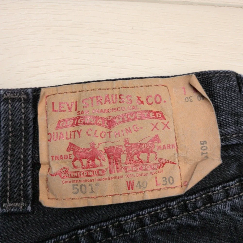Levis no holes